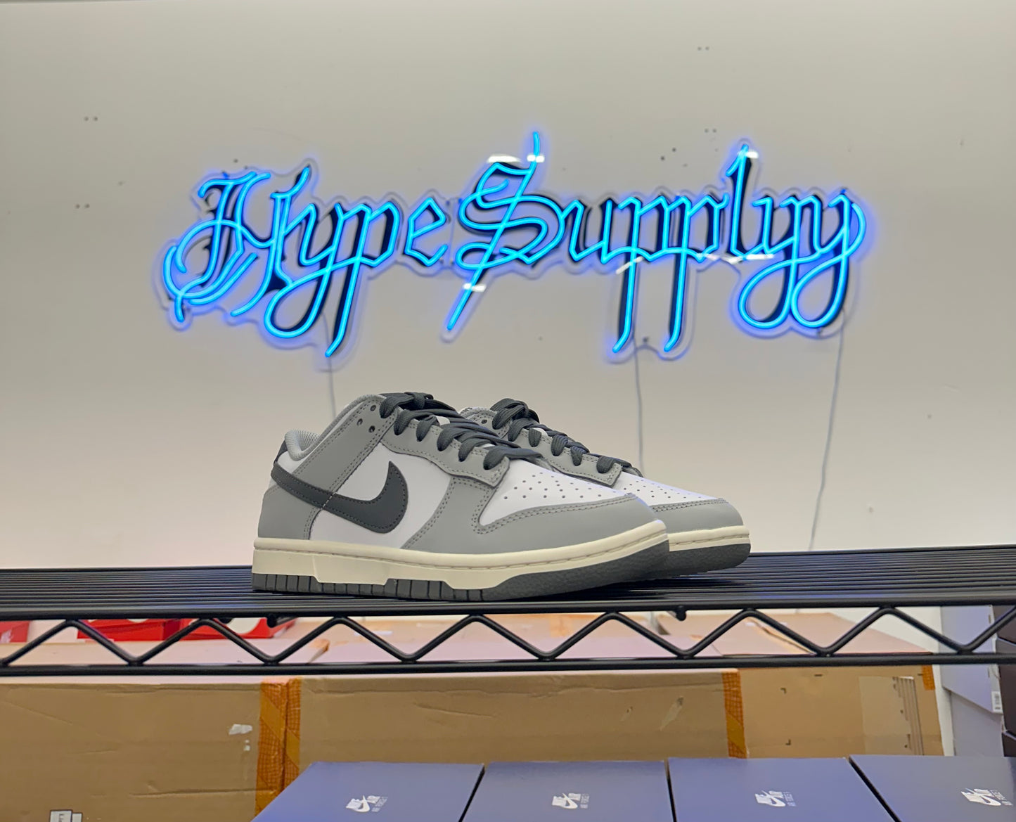 wmns-dunk-low-smoke-grey