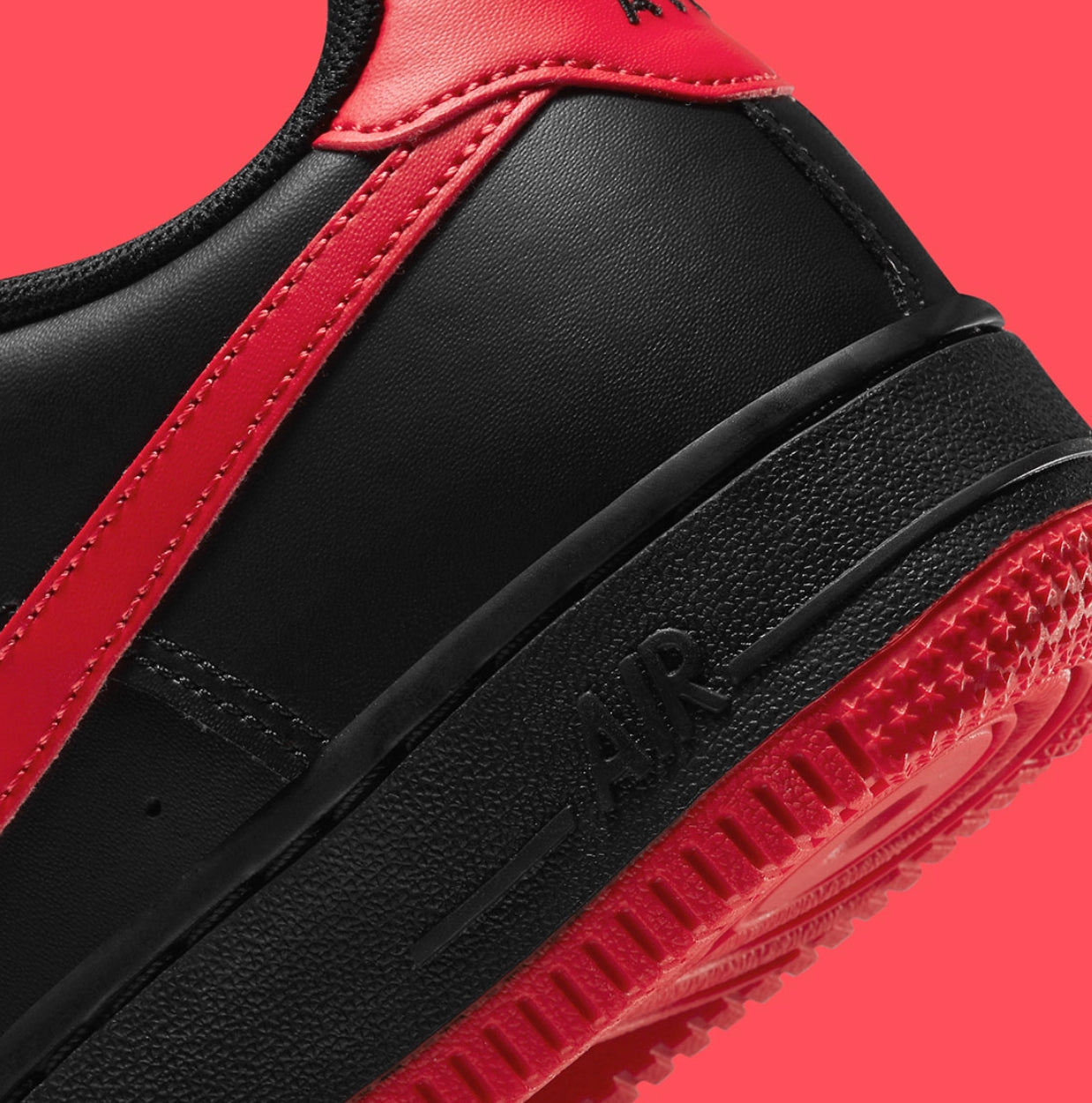 Nike Air Force 1 Bred Low