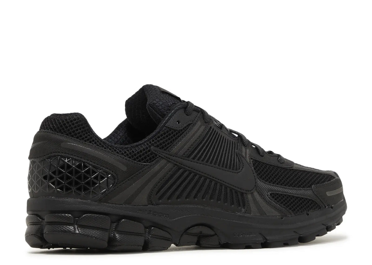 AIR ZOOM VOMERO 5 TRIPLE BLACK