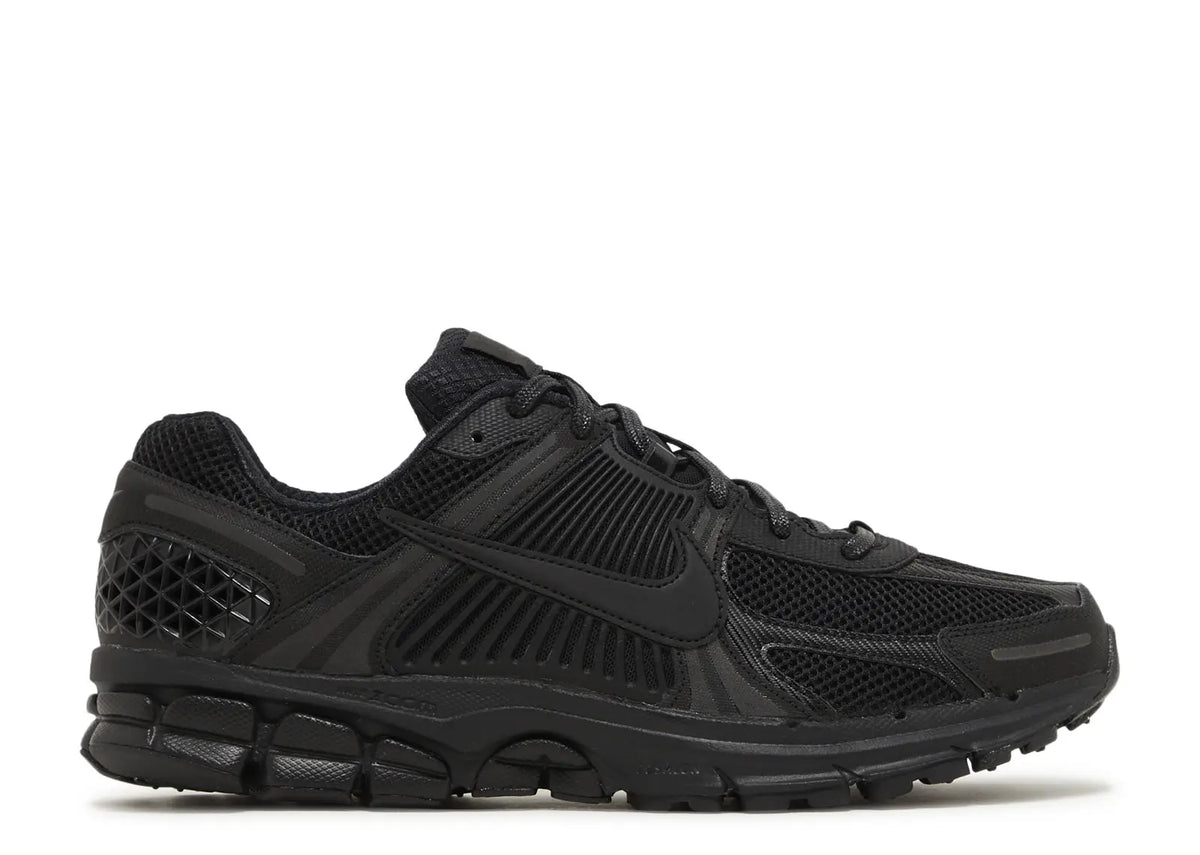 AIR ZOOM VOMERO 5 TRIPLE BLACK