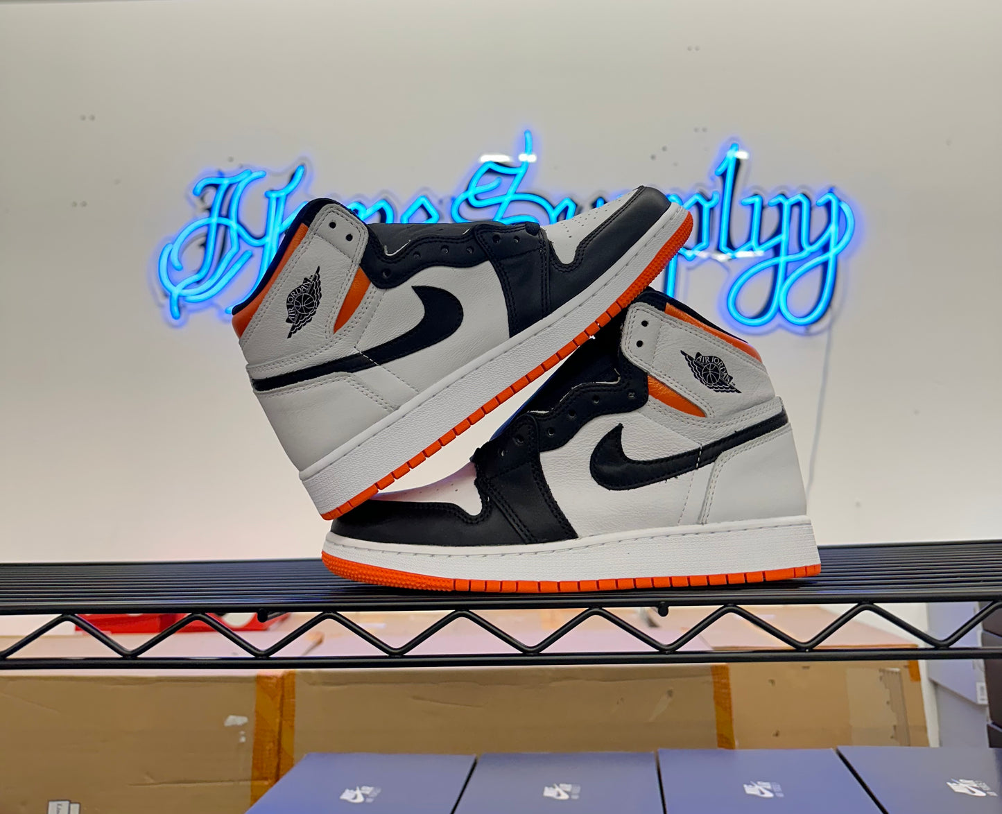 Jordan Retro 1 High ‘electro orange’ 575441 180 (GS | Women’s)