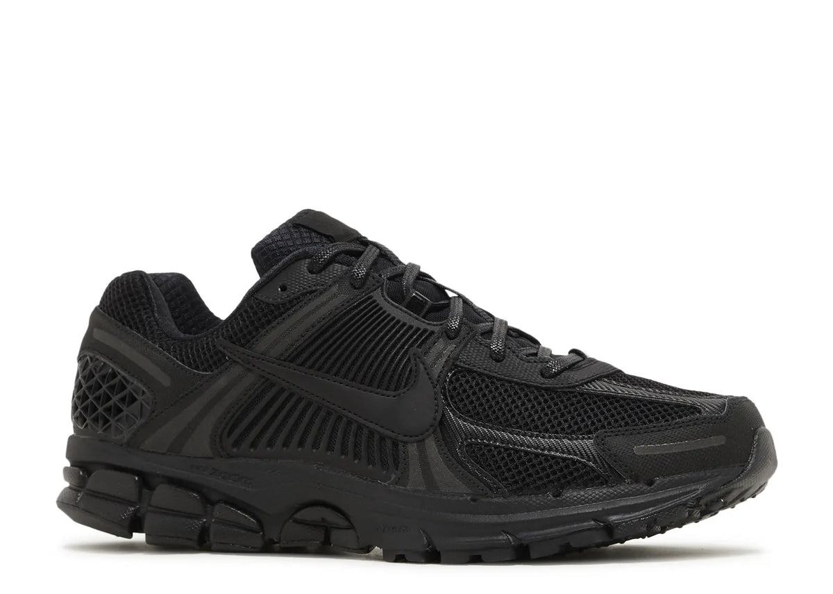 AIR ZOOM VOMERO 5 TRIPLE BLACK