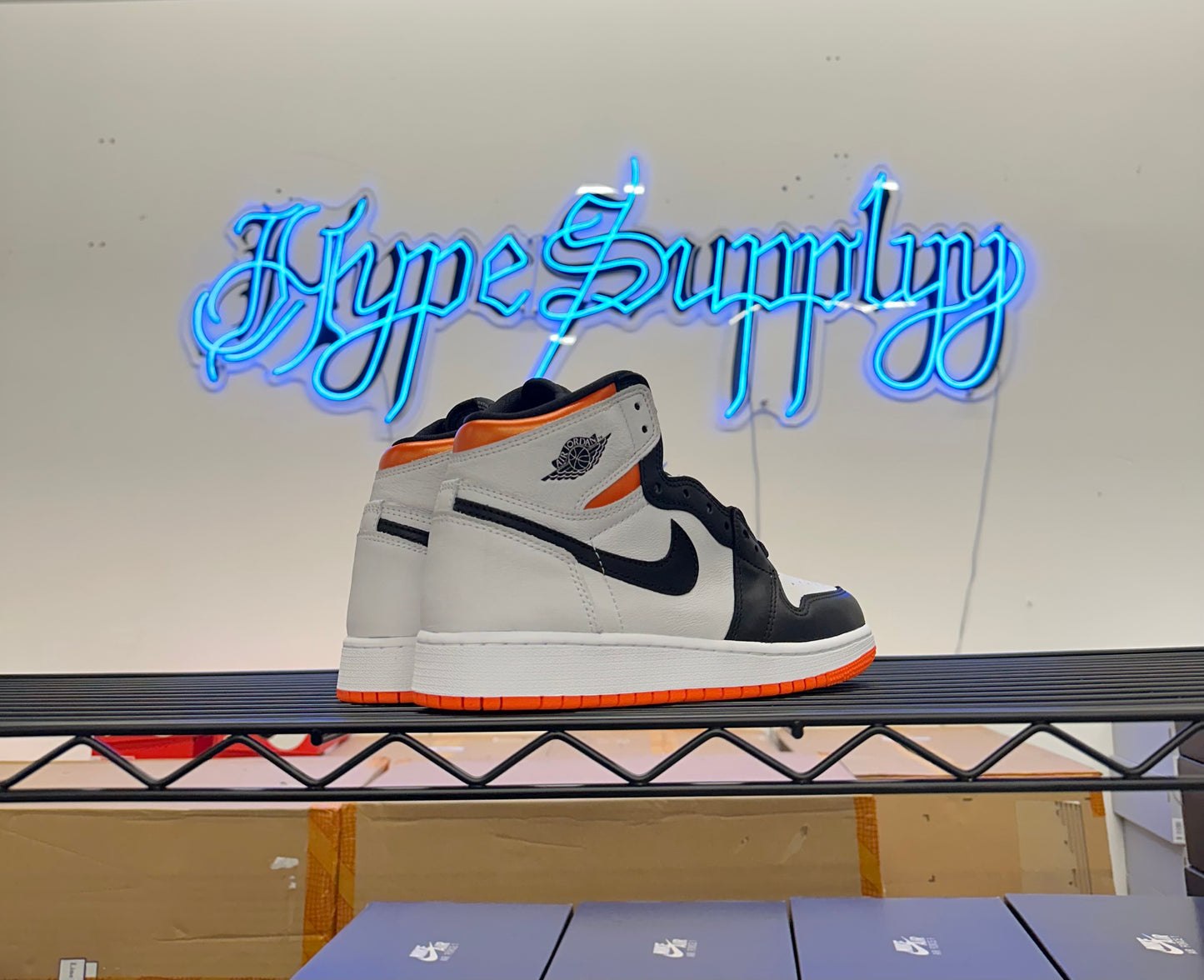 Jordan Retro 1 High ‘electro orange’ 575441 180 (GS | Women’s)