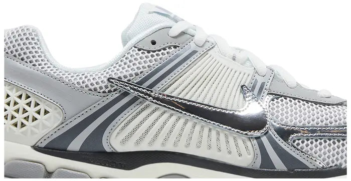 AIR ZOOM VOMERO 5 SUMMIT WHITE METALLIC SILVER